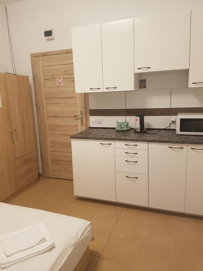 Hostel Mleczna - Metro Zacisze وارسو المظهر الخارجي الصورة
