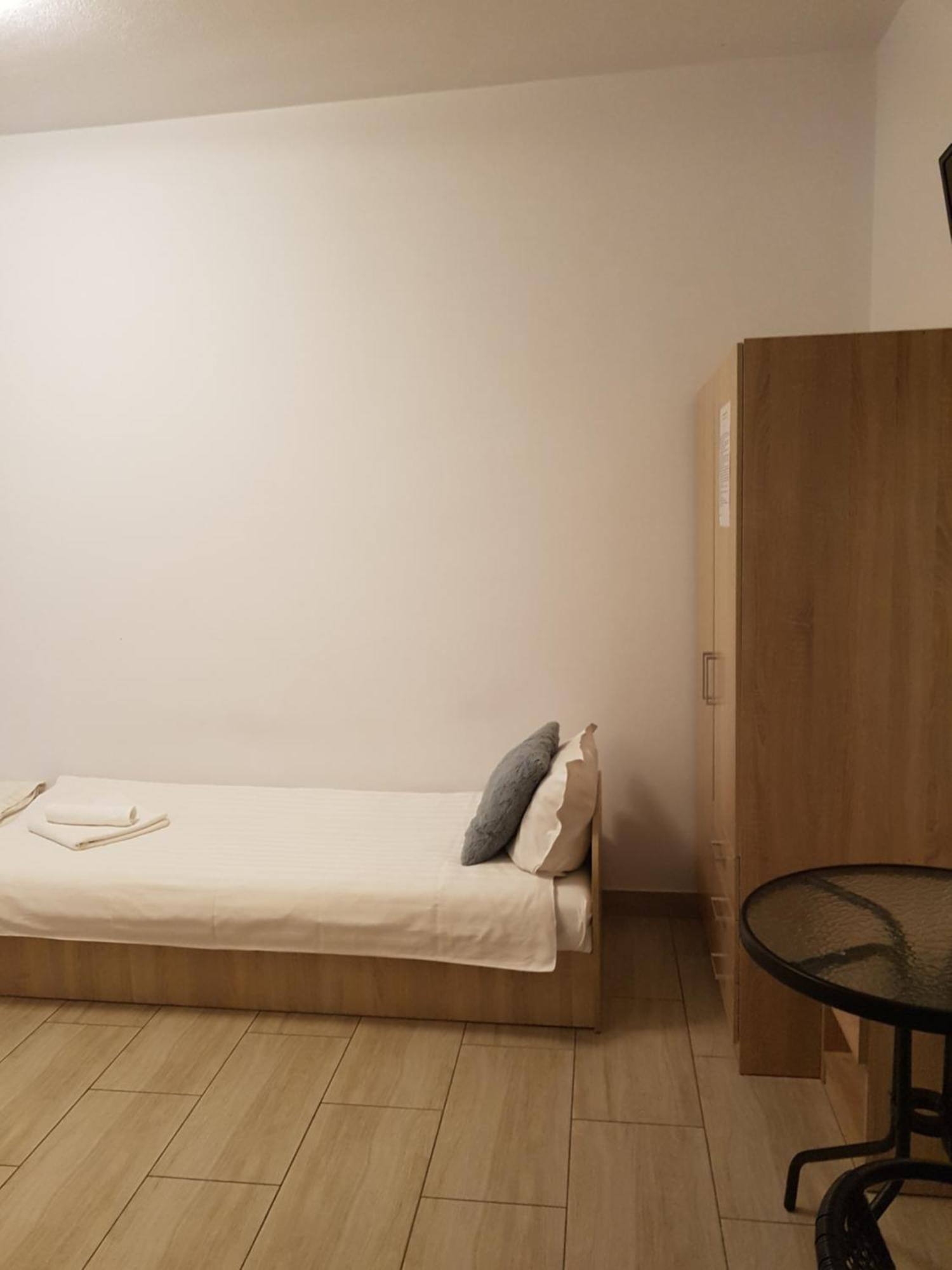 Hostel Mleczna - Metro Zacisze وارسو المظهر الخارجي الصورة